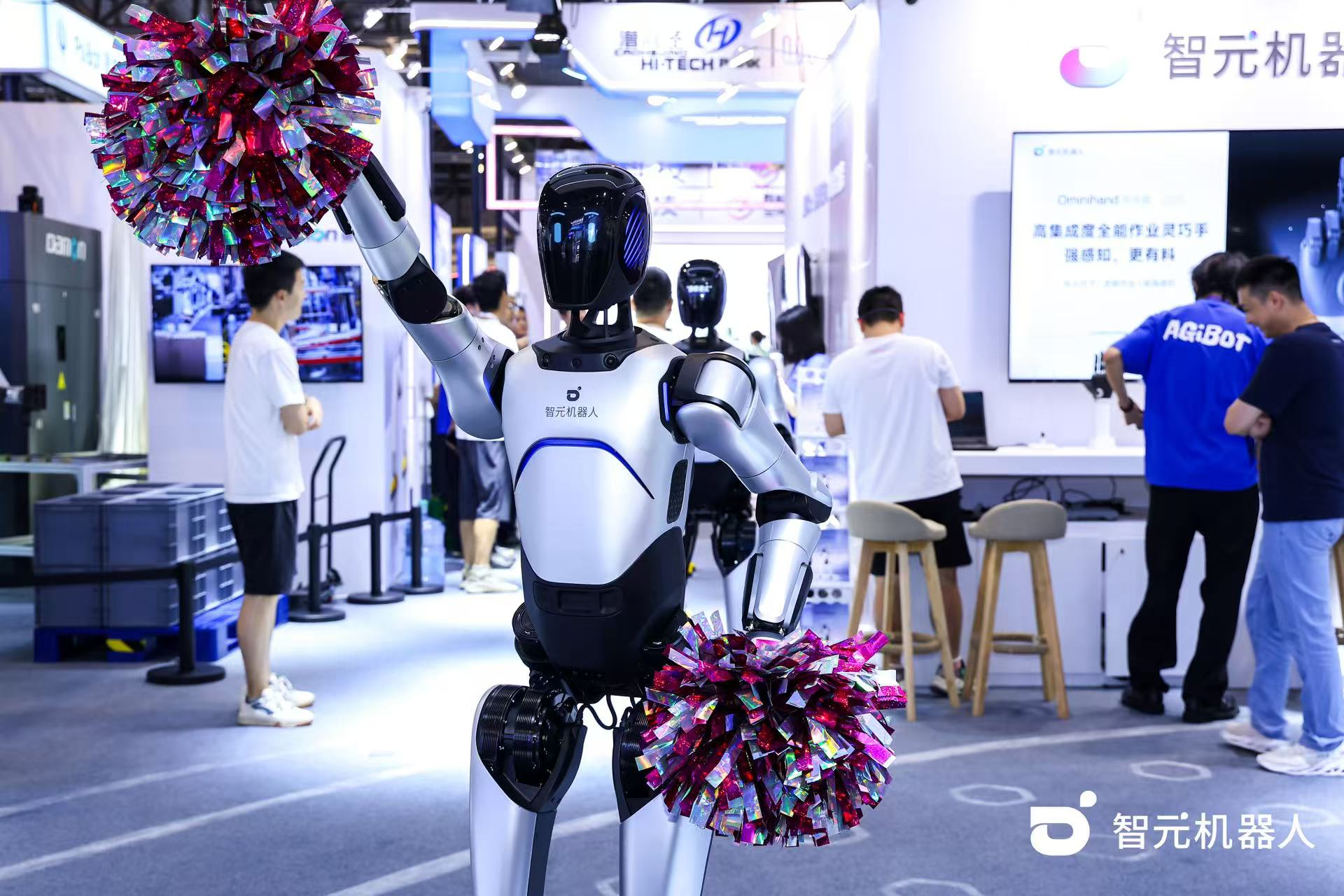 710公海寰宇机器人 WAIC 首日展台火爆，机器...
